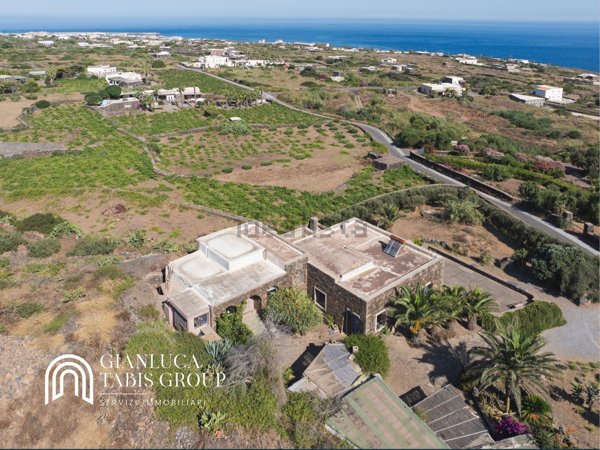 casa indipendente in vendita a Pantelleria in zona Tracino