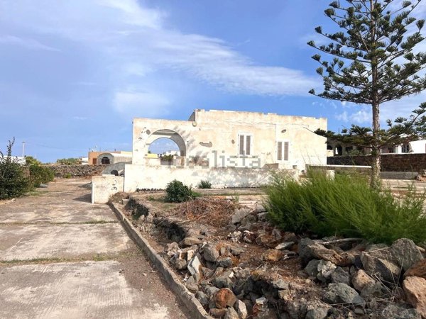 casa indipendente in vendita a Pantelleria in zona Santa Chiara