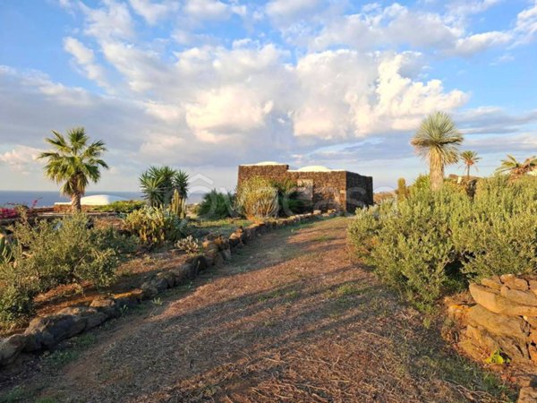 casa indipendente in vendita a Pantelleria