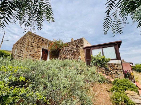 casa indipendente in vendita a Pantelleria in zona Scauri