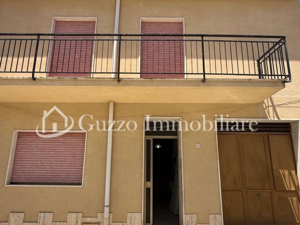 casa indipendente in vendita a Partanna in zona Camarro