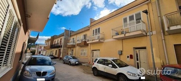casa indipendente in vendita a Partanna in zona Camarro