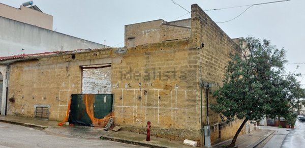 locale di sgombero in vendita a Partanna