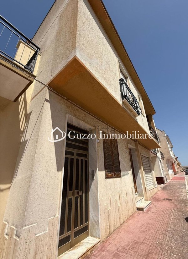 casa indipendente in vendita a Partanna in zona Camarro