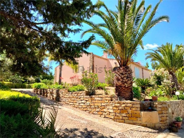 casa indipendente in vendita a Partanna