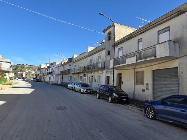 casa indipendente in vendita a Partanna in zona Camarro