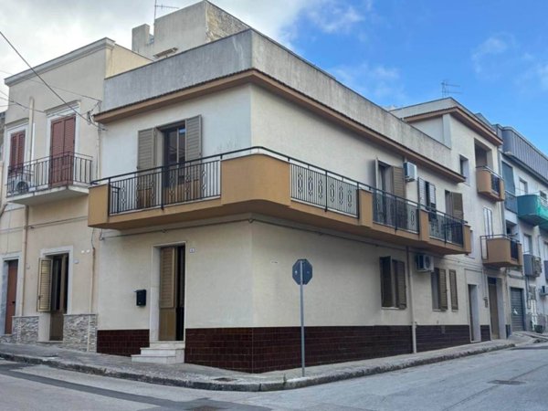 casa indipendente in vendita a Partanna in zona Camarro