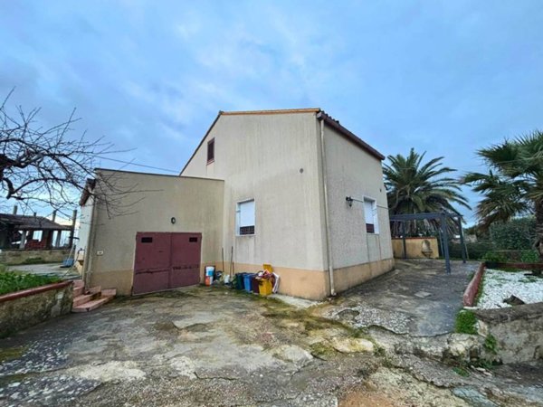 casa indipendente in vendita a Partanna in zona Camarro