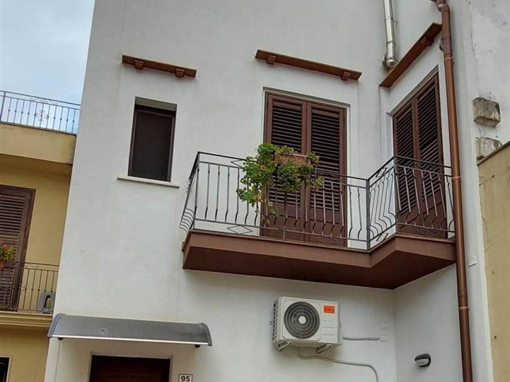 casa indipendente in vendita a Partanna in zona Camarro
