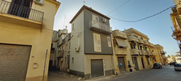 casa indipendente in vendita a Partanna in zona Camarro