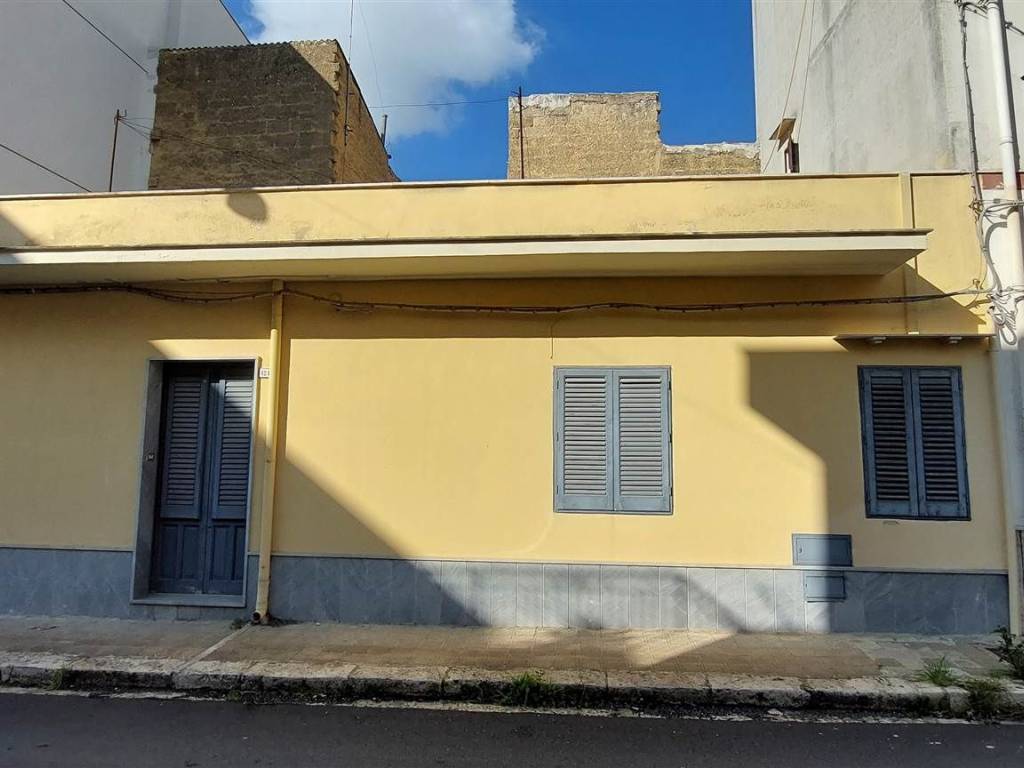 casa indipendente in vendita a Partanna in zona Camarro