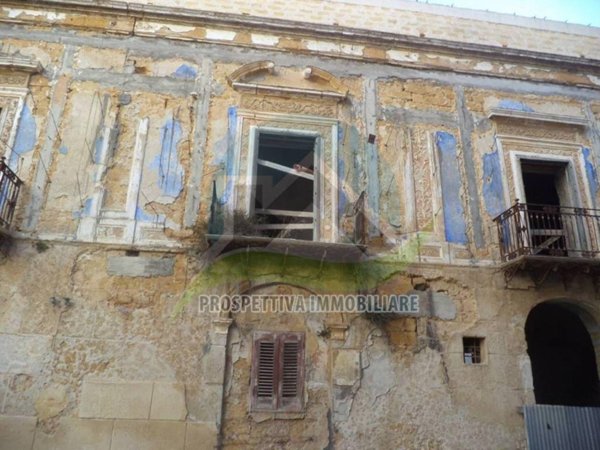 intera palazzina in vendita a Partanna in zona Camarro