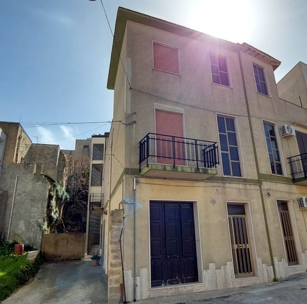 casa indipendente in vendita a Partanna in zona Camarro
