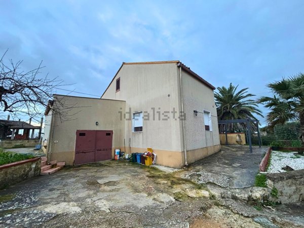 casa indipendente in vendita a Partanna in zona Camarro
