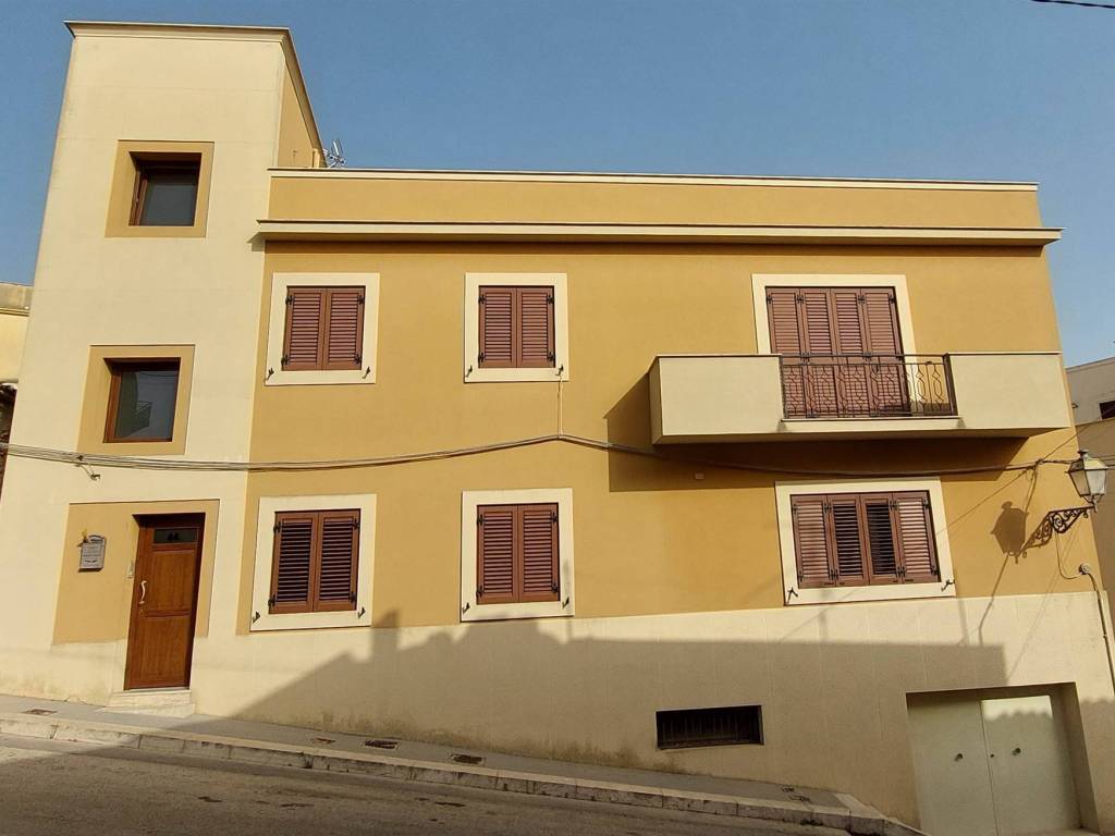 casa indipendente in vendita a Partanna in zona Camarro