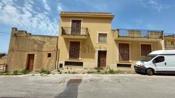 casa indipendente in vendita a Partanna in zona Camarro