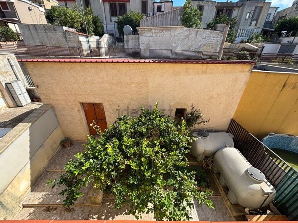 casa indipendente in vendita a Partanna in zona Camarro
