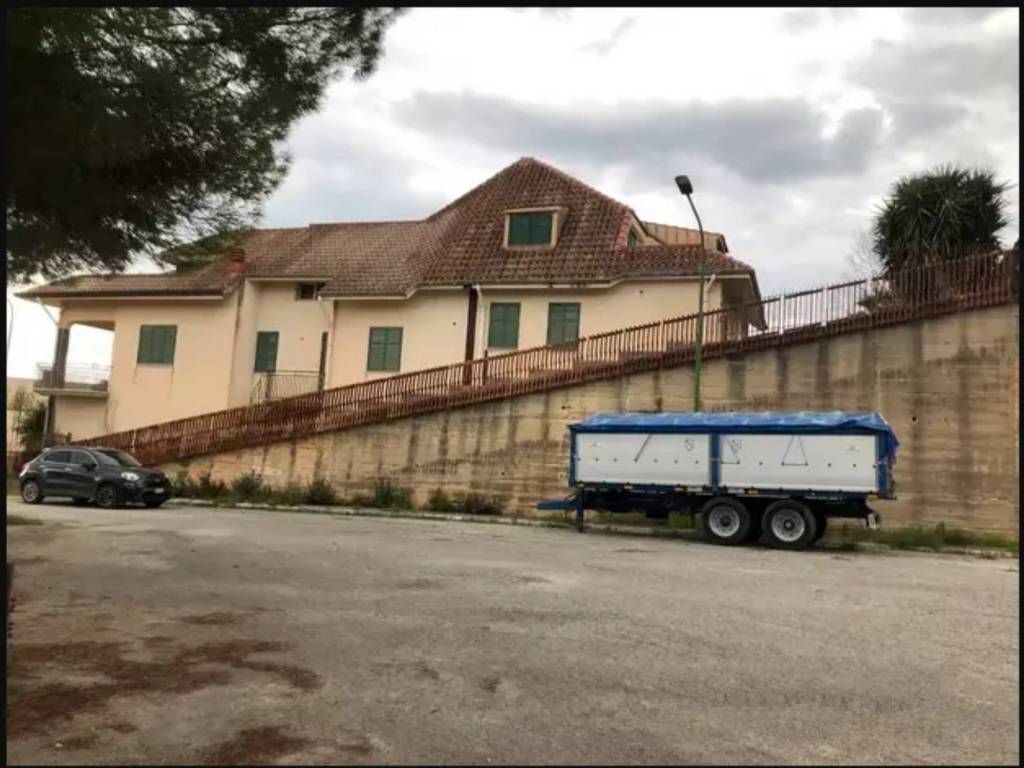 intera palazzina in vendita a Poggioreale