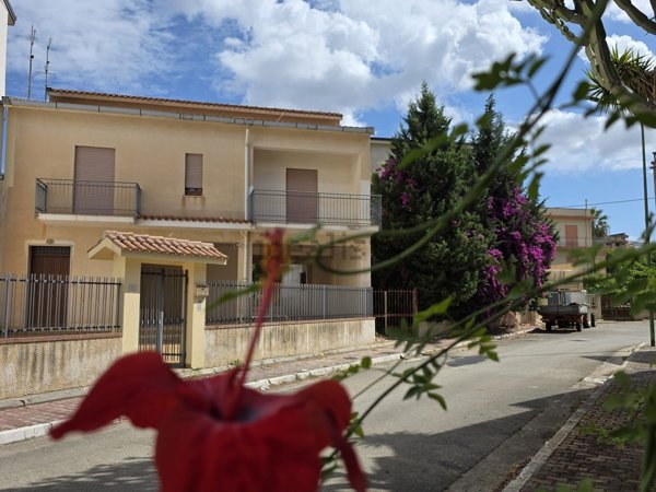 casa indipendente in vendita a Poggioreale