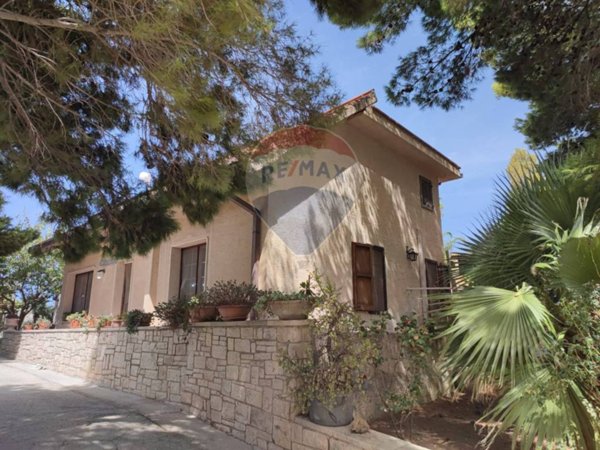 casa indipendente in vendita a Santa Ninfa