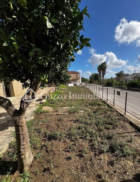 casa indipendente in vendita a Santa Ninfa