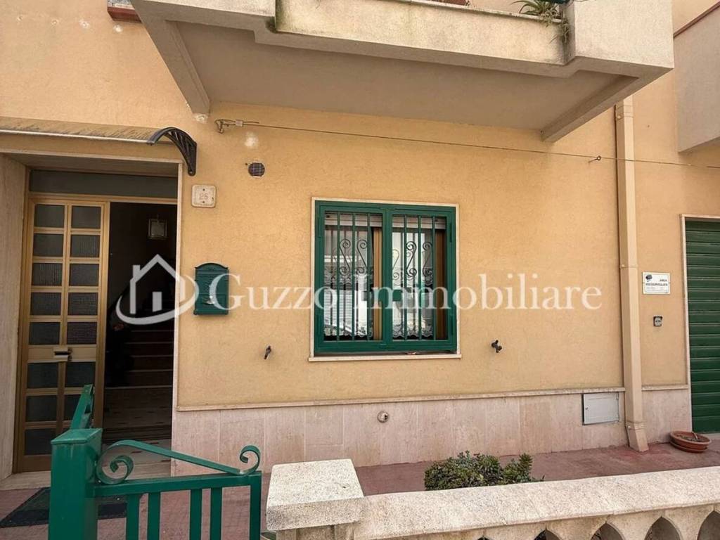 casa indipendente in vendita a Santa Ninfa