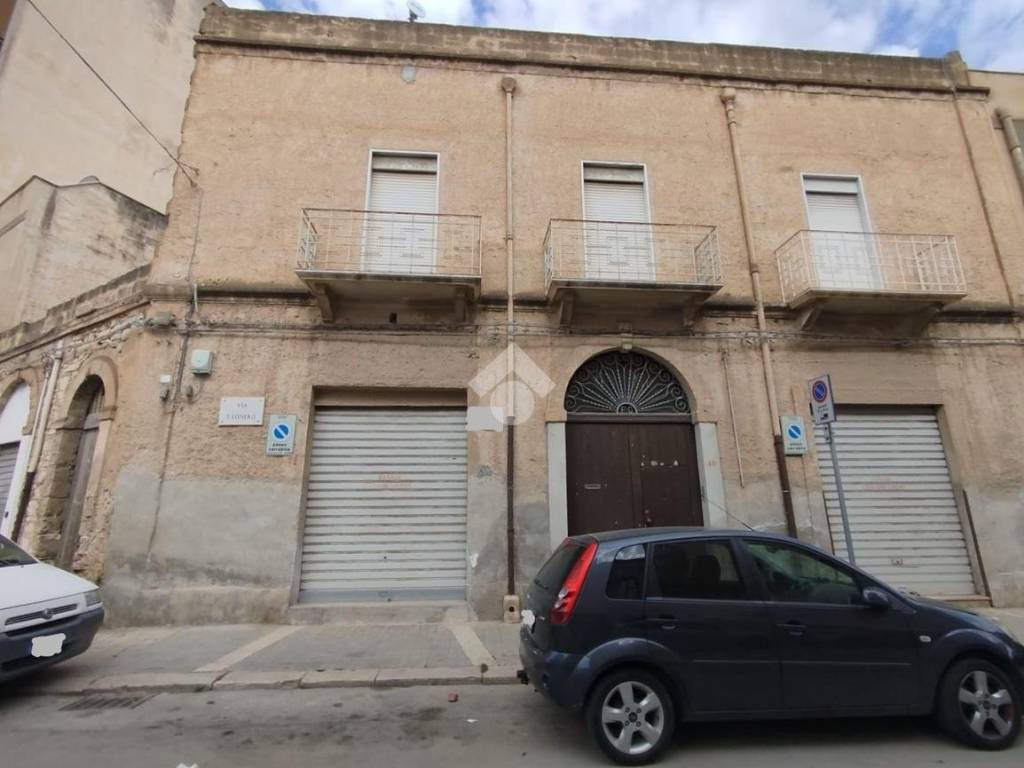 locale di sgombero in vendita a Trapani