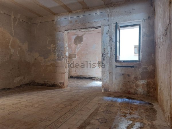 esavano in vendita a Trapani in zona Città Antica