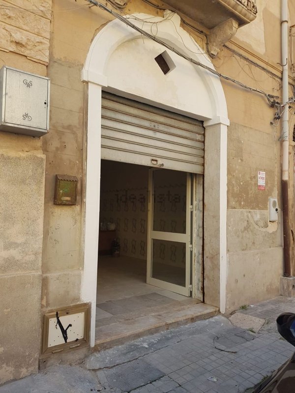 locale di sgombero in vendita a Trapani
