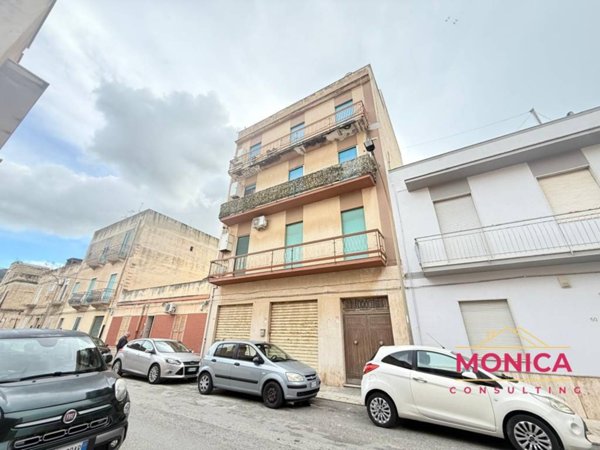 locale di sgombero in vendita a Trapani