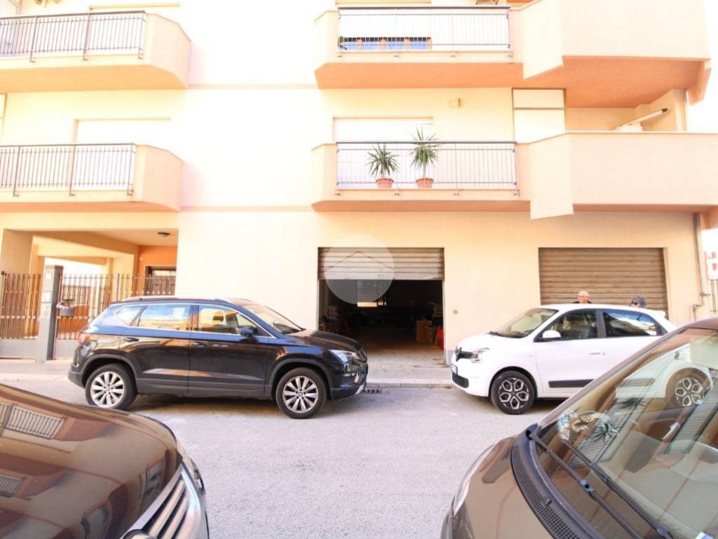 locale di sgombero in vendita a Trapani