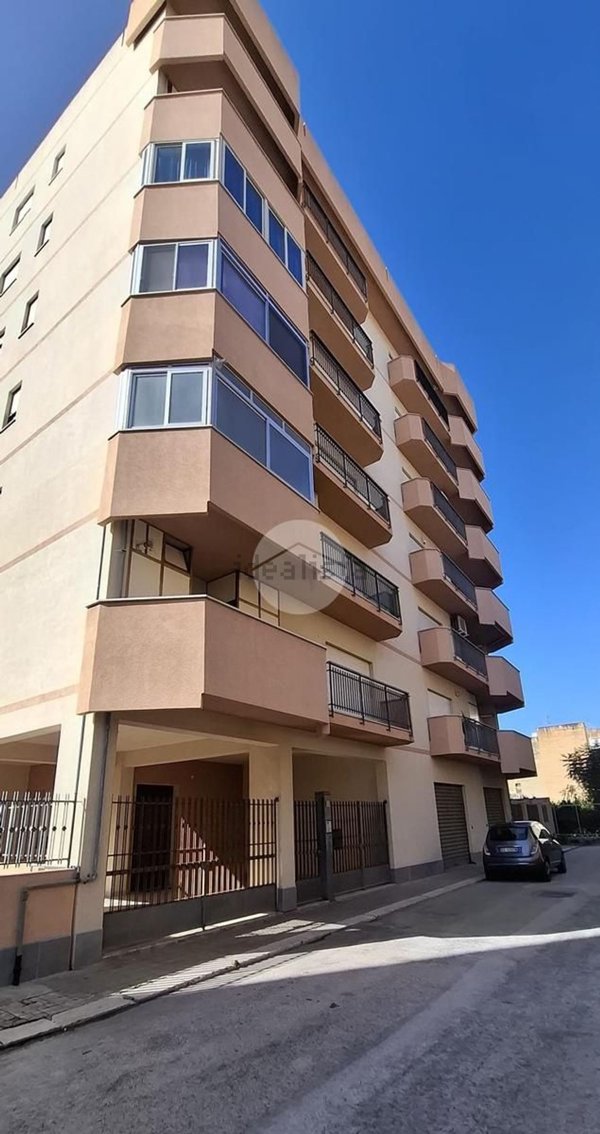 locale di sgombero in vendita a Trapani