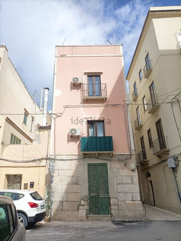 pentavano in vendita a Trapani in zona Città Antica