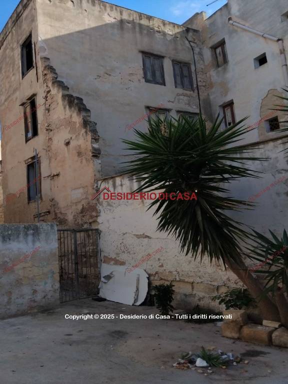 intera palazzina in vendita a Trapani in zona Città Antica