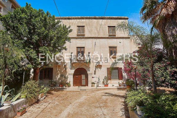 casa indipendente in vendita a Trapani in zona Centro Città