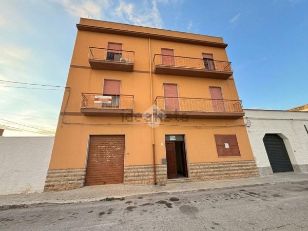 box auto in vendita a Trapani in zona Città Antica