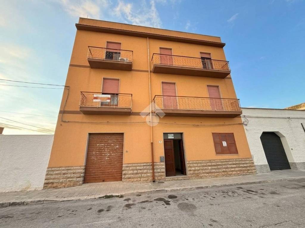 box auto in vendita a Trapani in zona Città Antica