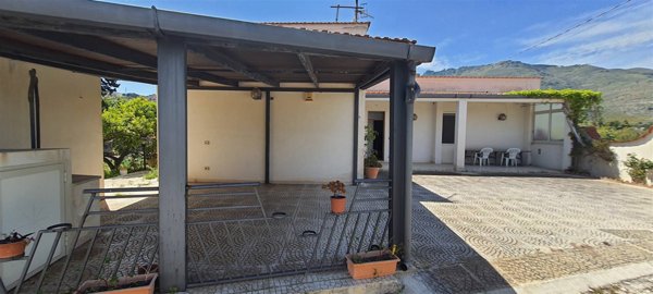 casa indipendente in vendita a Valderice in zona Sant'Andrea