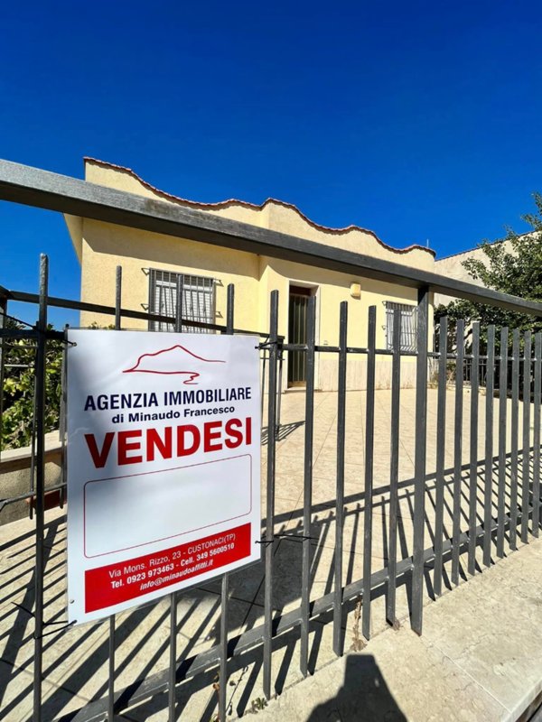 casa indipendente in vendita a Valderice in zona Chiesanuova