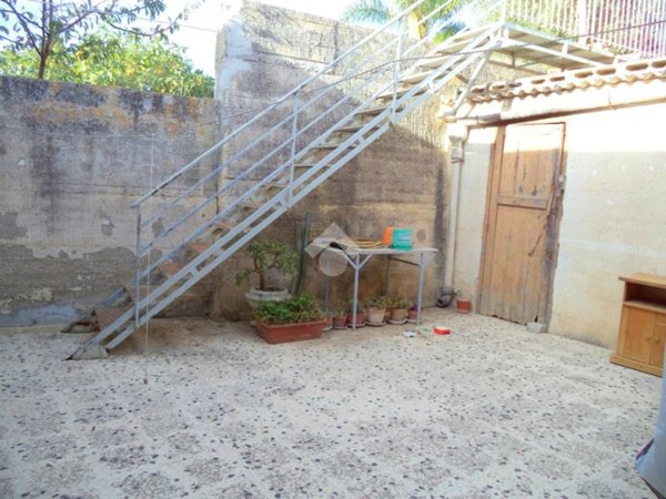 casa indipendente in vendita a Valderice