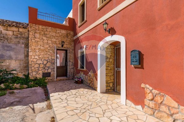 casa indipendente in vendita a Valderice in zona Sant'Andrea