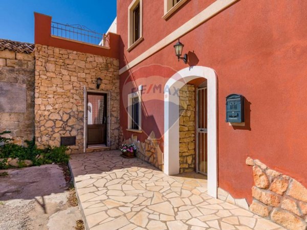 casa indipendente in vendita a Valderice in zona Sant'Andrea