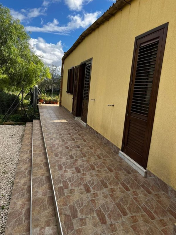 casa indipendente in vendita a Valderice