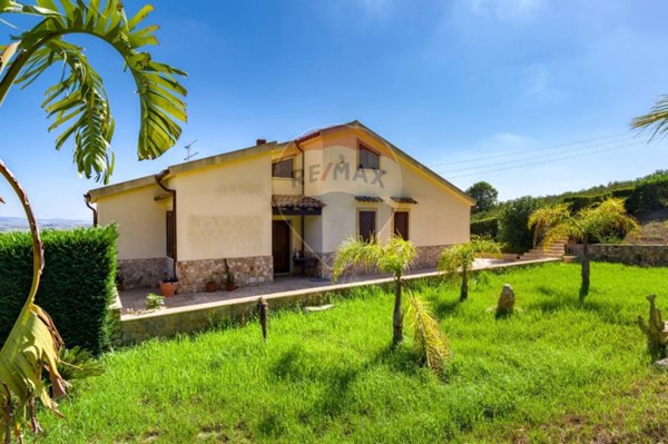 casa indipendente in vendita a Valderice
