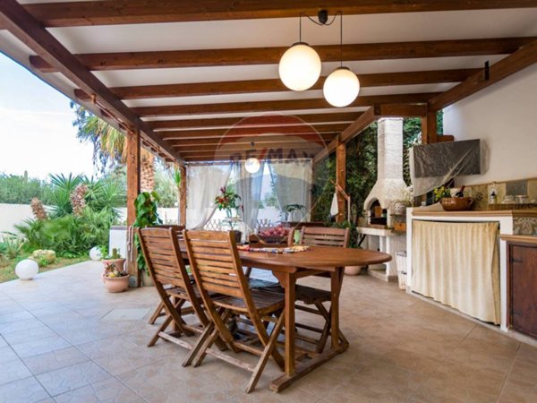 casa indipendente in vendita a Valderice