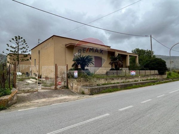 casa indipendente in vendita a Valderice in zona Sant'Andrea