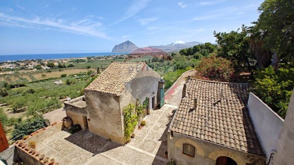 casa indipendente in vendita a Valderice