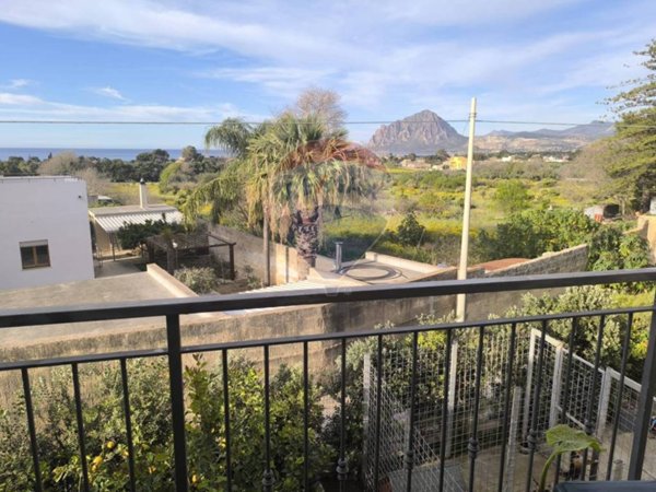 casa indipendente in vendita a Valderice in zona Sant'Andrea