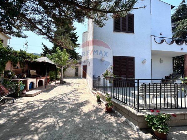 casa indipendente in vendita a Valderice in zona Sant'Andrea
