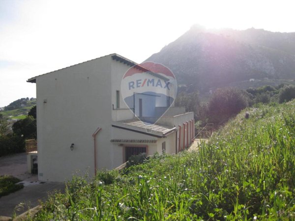 casa indipendente in vendita a Valderice